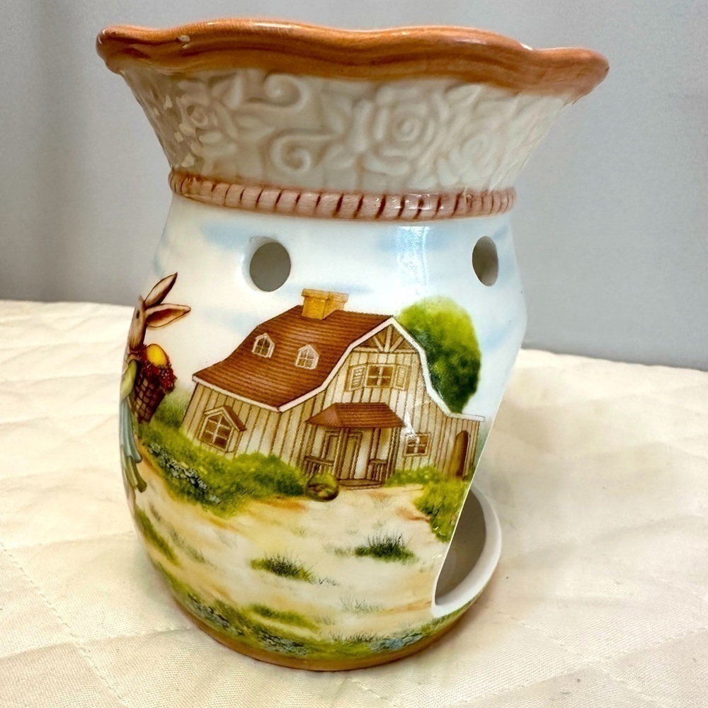 Yankee Candle Vintage Bunnies Rabbit Eggs Barn Tart Wax Warmer 2011 Ceramic - Picture 3 of 5